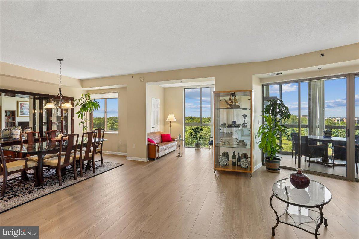 LEISURE WORLD - Residential