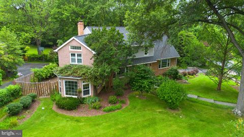 Photo of 1 Orchard Way S, POTOMAC, MD 20854 (MLS # MDMC2203604)