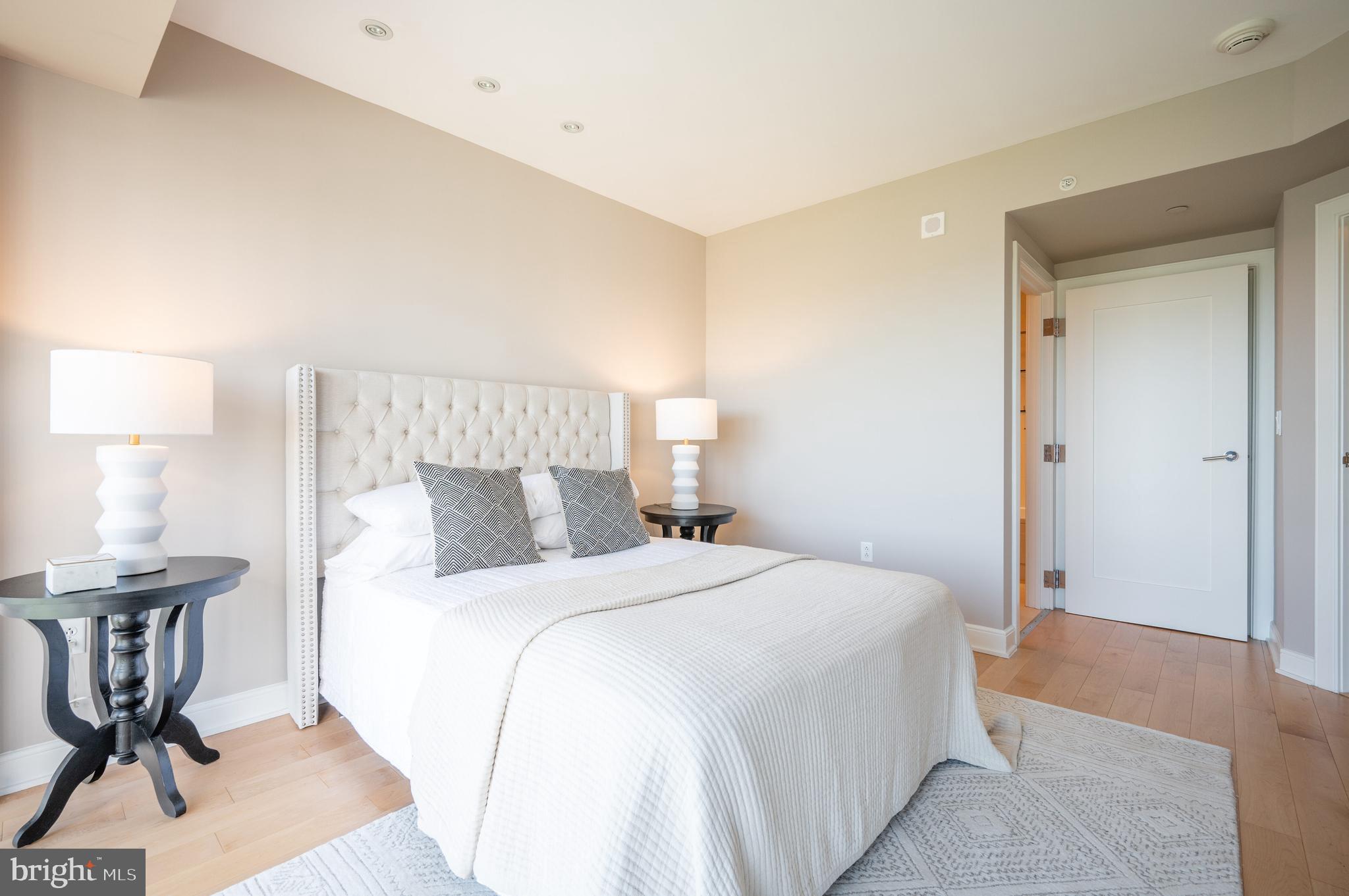 THE WATERVIEW - Residential