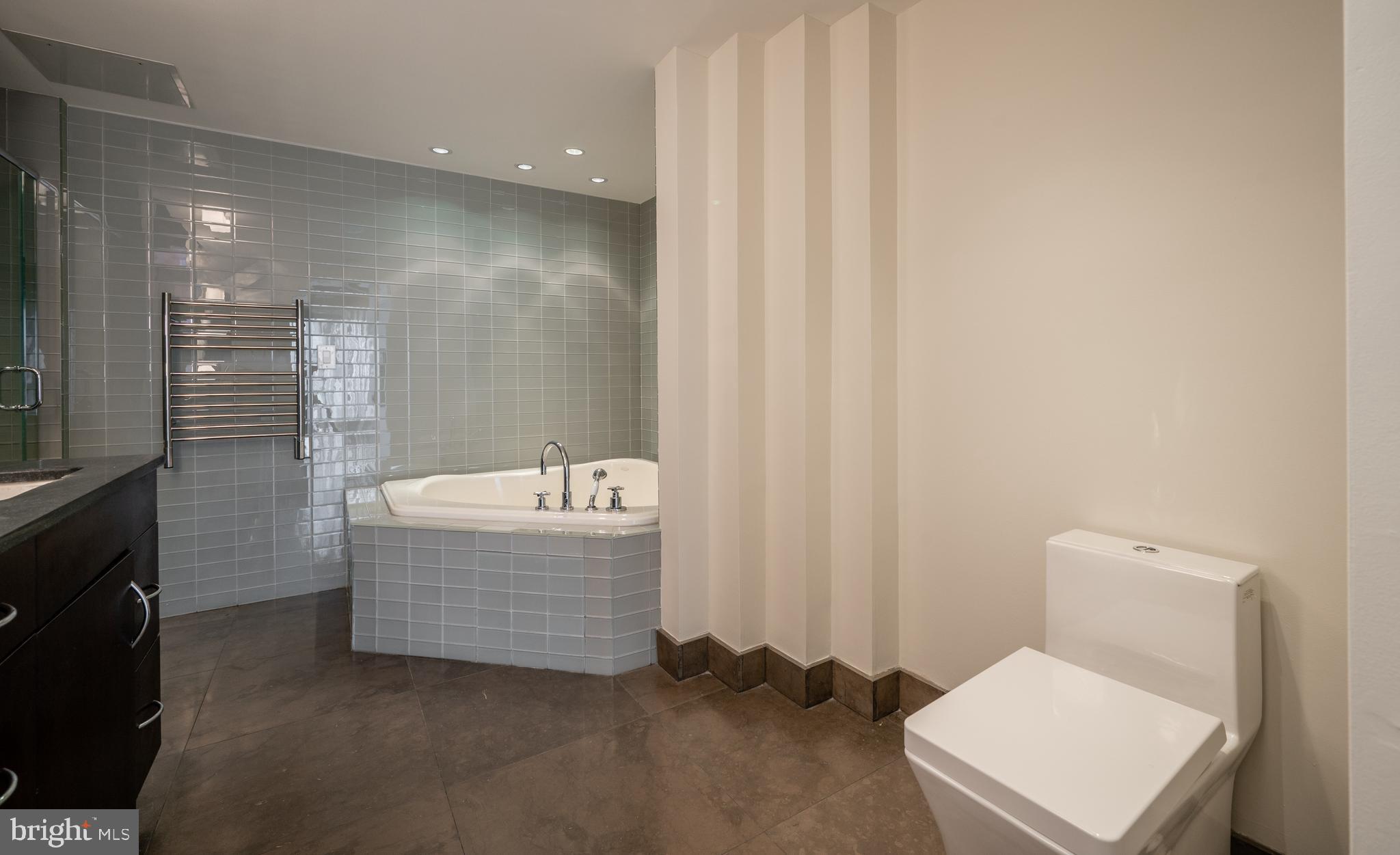 THE WATERVIEW - Residential