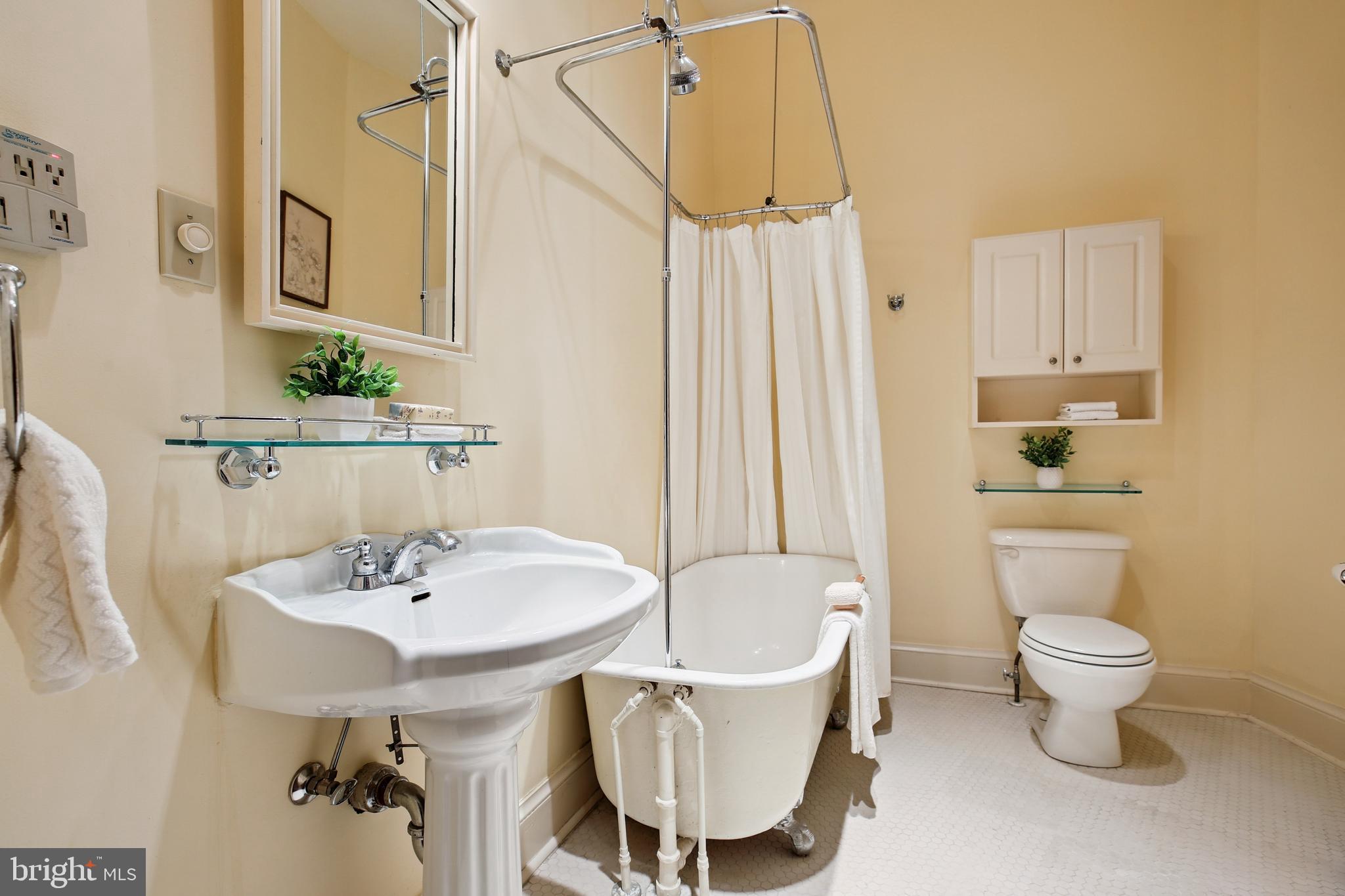 LOGAN CIRCLE - Residential