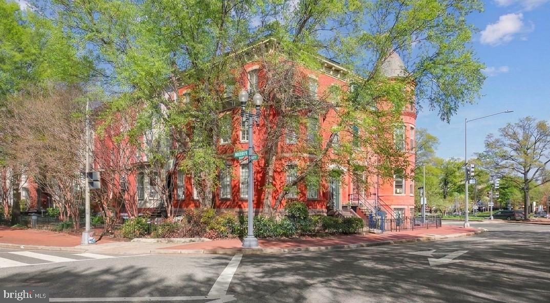 LOGAN CIRCLE - Residential