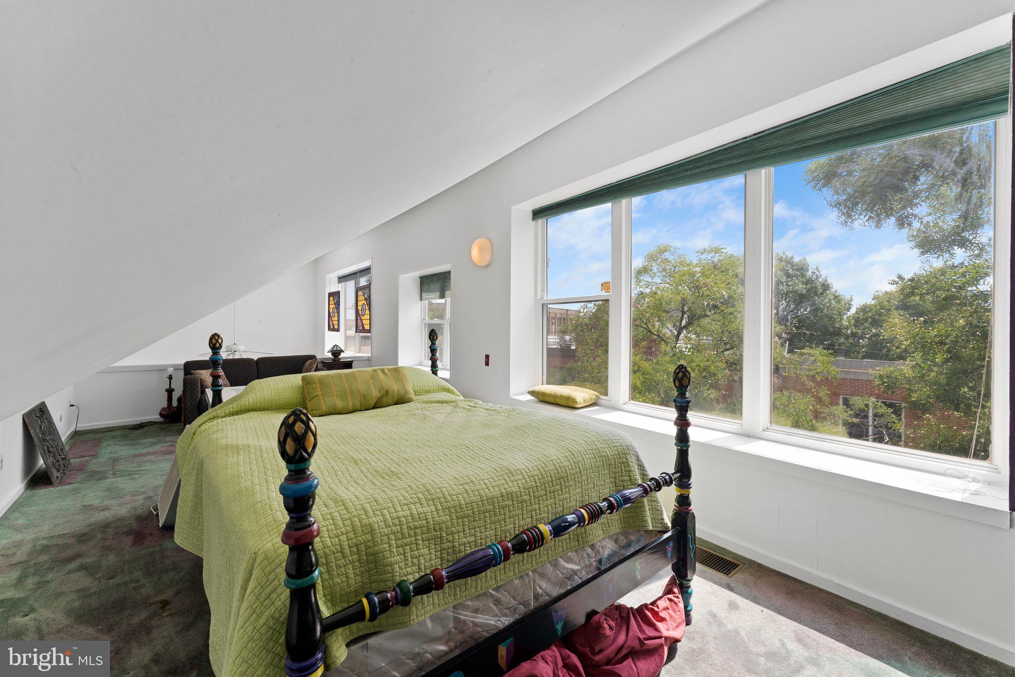 QUEEN VILLAGE - Residential