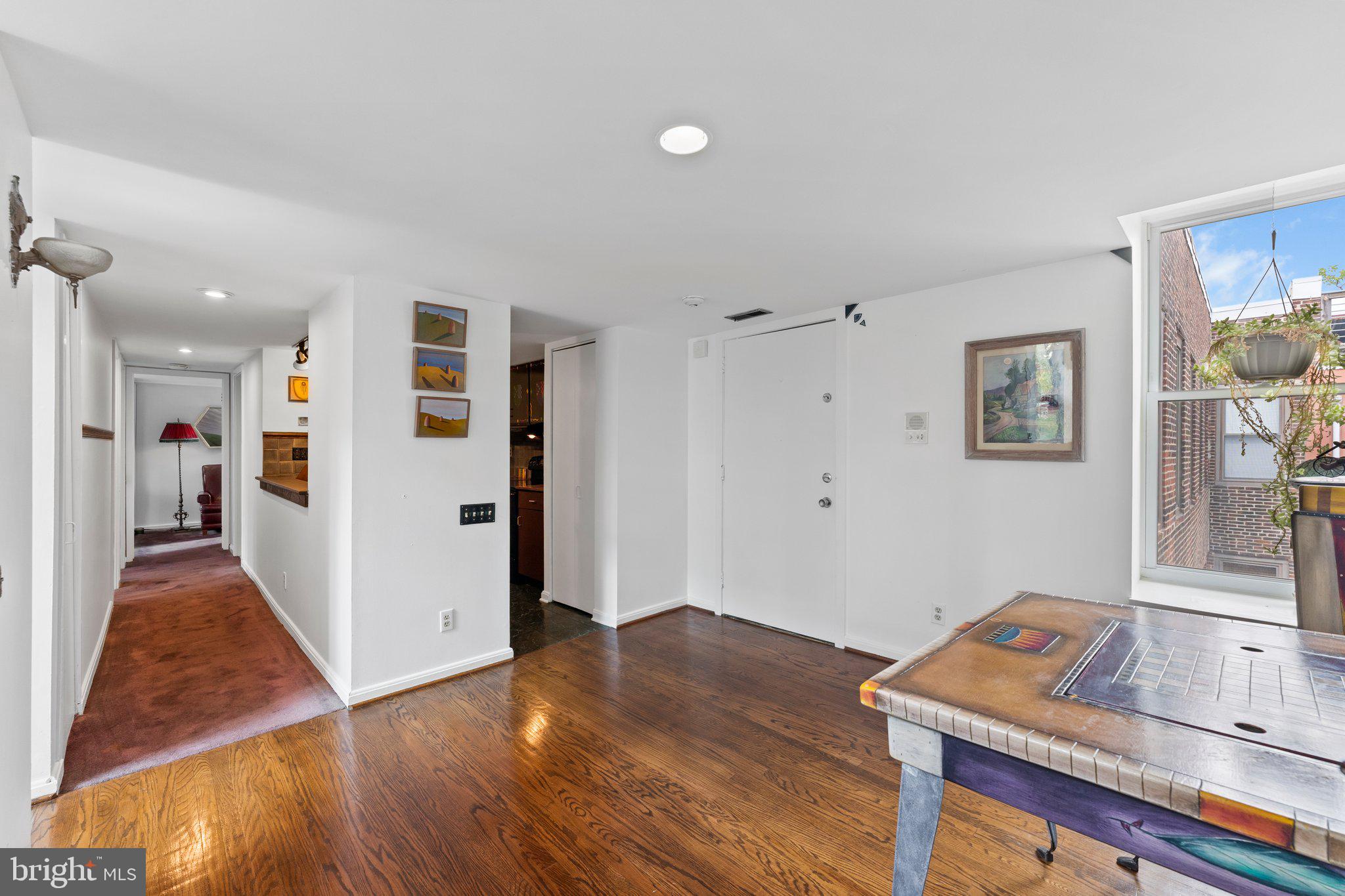 QUEEN VILLAGE - Residential
