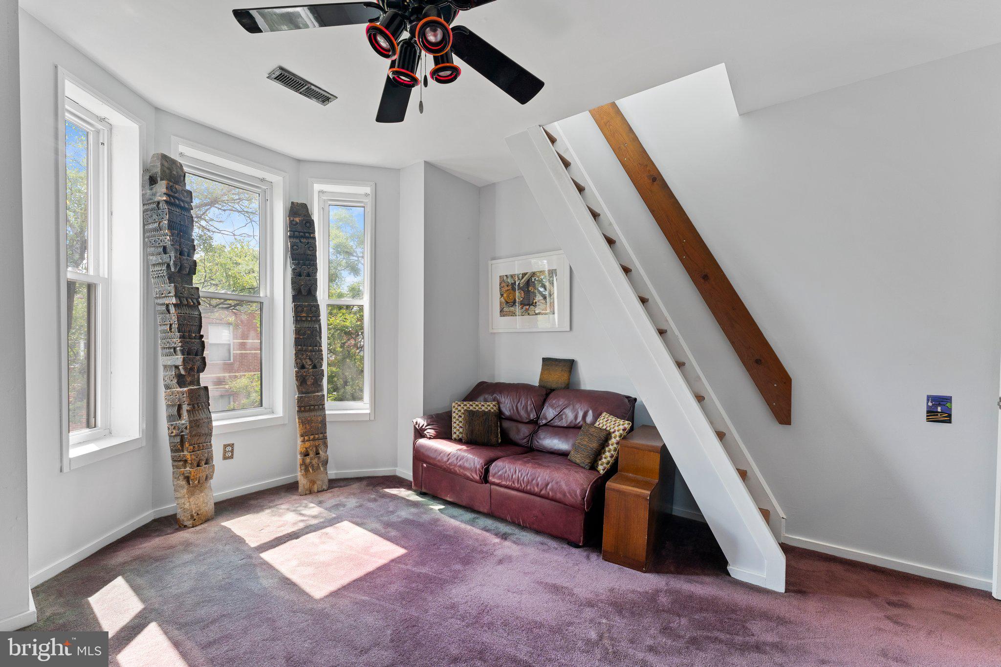 QUEEN VILLAGE - Residential