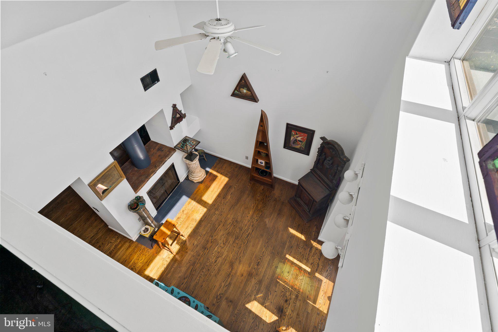 QUEEN VILLAGE - Residential