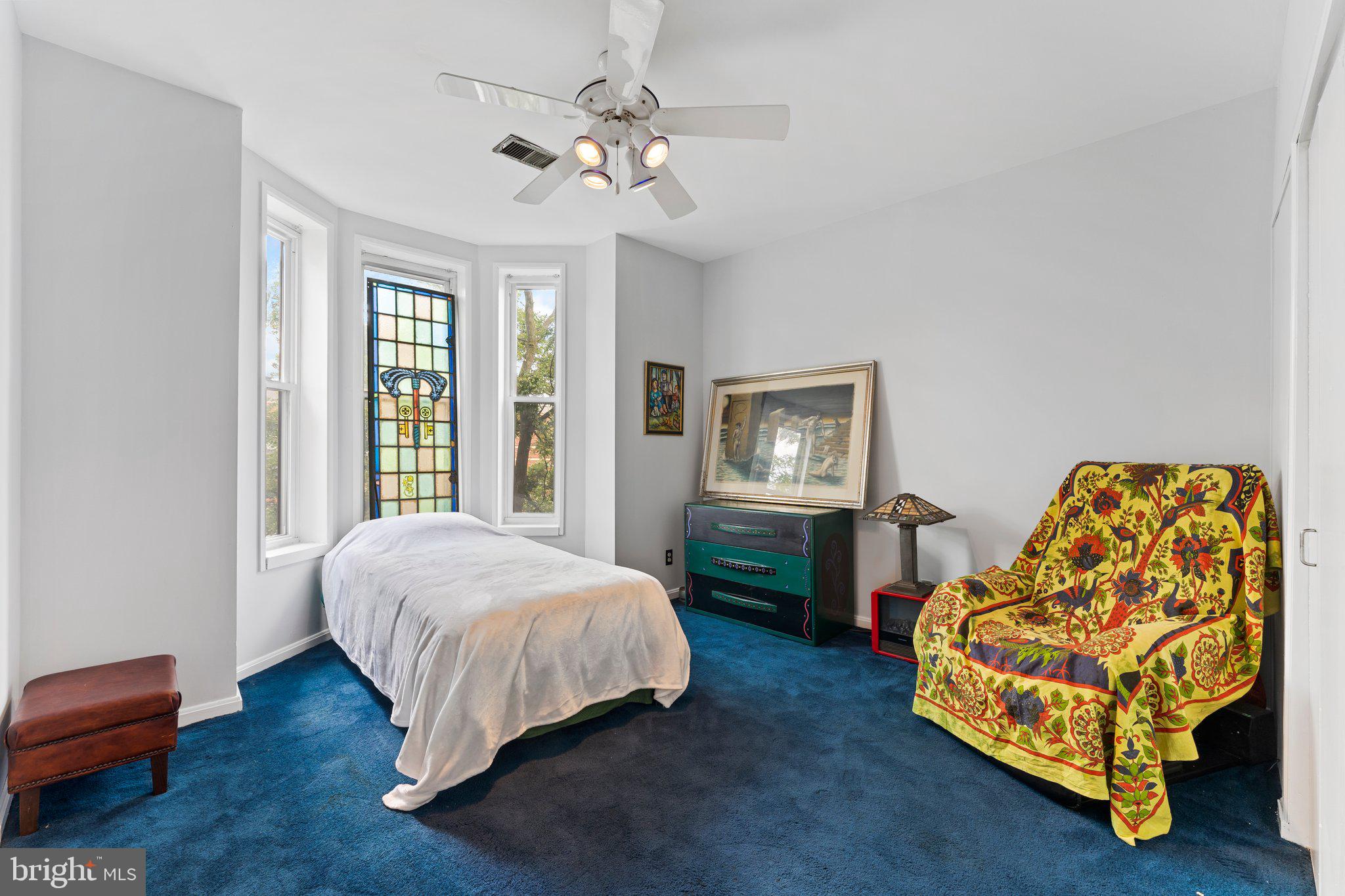 QUEEN VILLAGE - Residential
