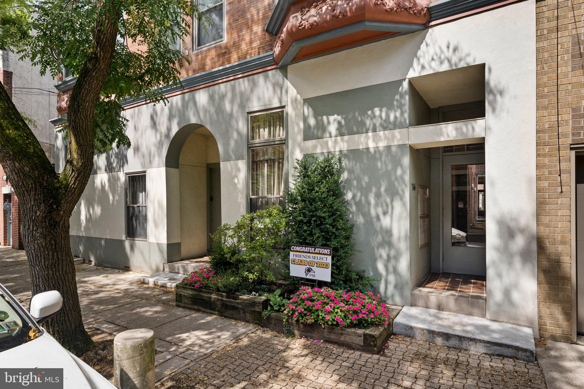 QUEEN VILLAGE - Residential