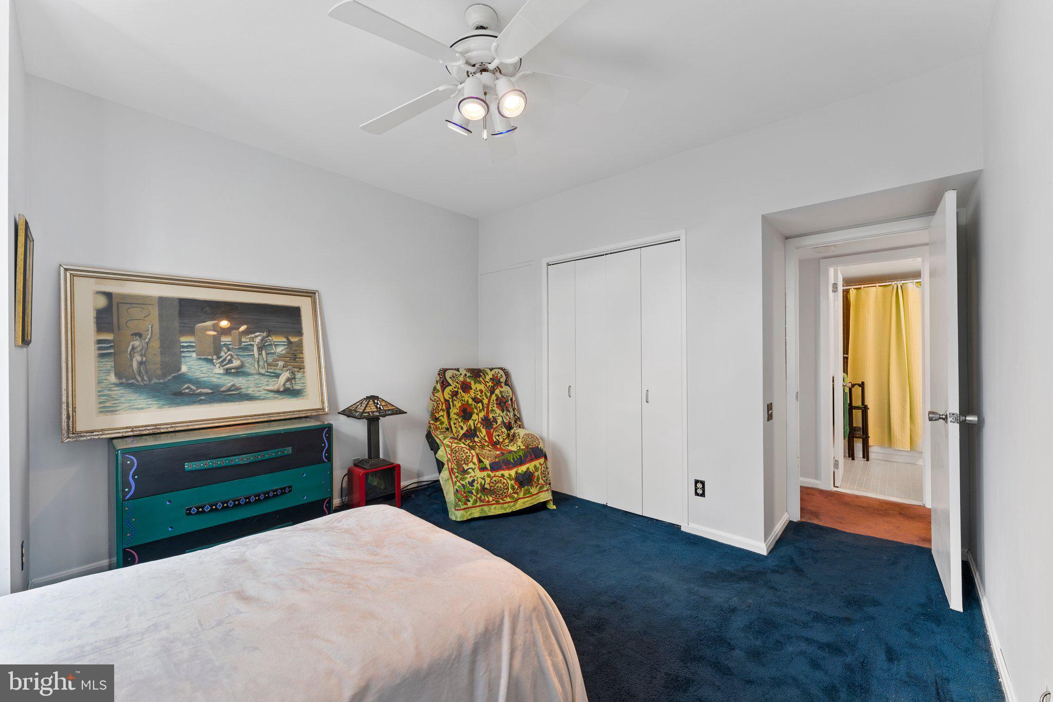 QUEEN VILLAGE - Residential