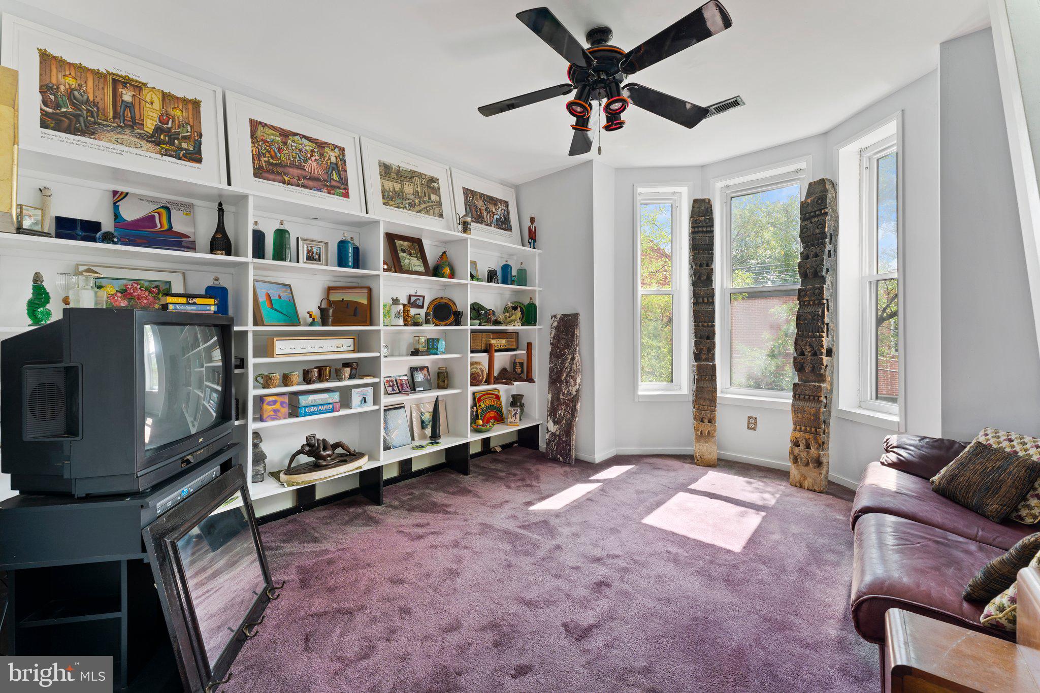 QUEEN VILLAGE - Residential