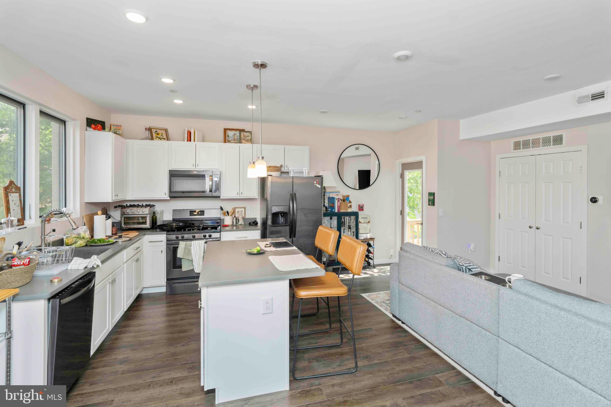 POINT BREEZE - Residential Income