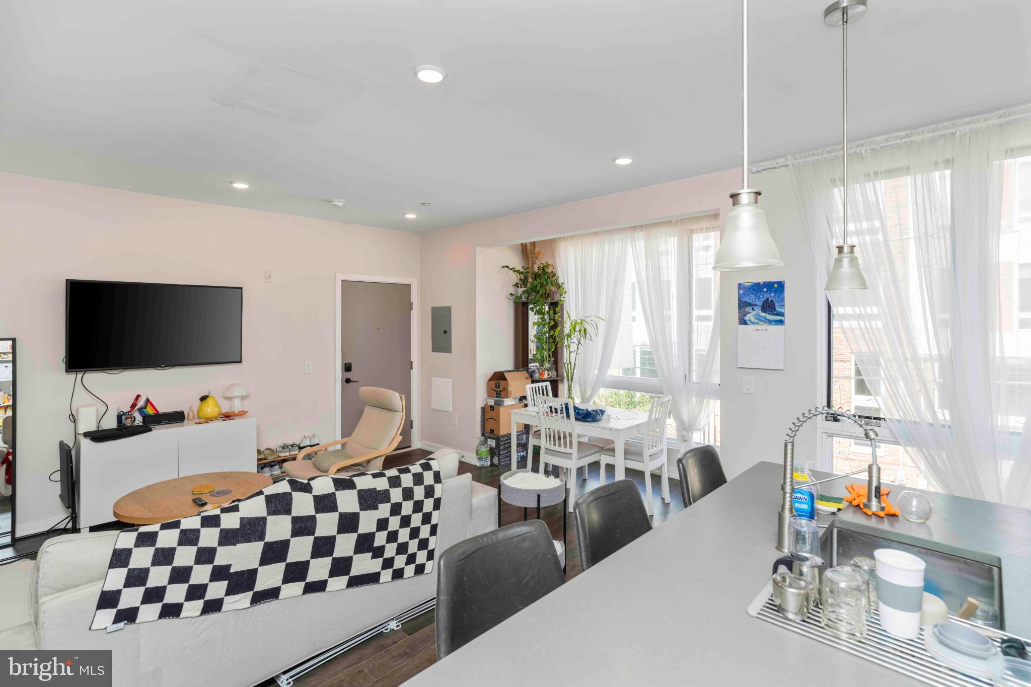 POINT BREEZE - Residential Income