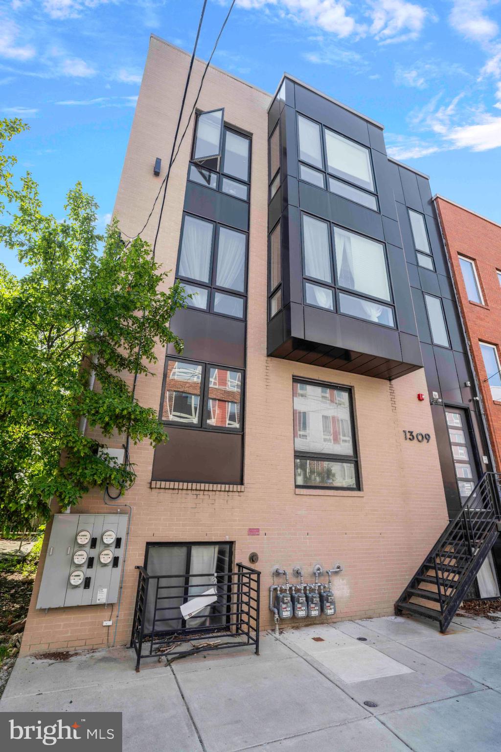 POINT BREEZE - Residential Income