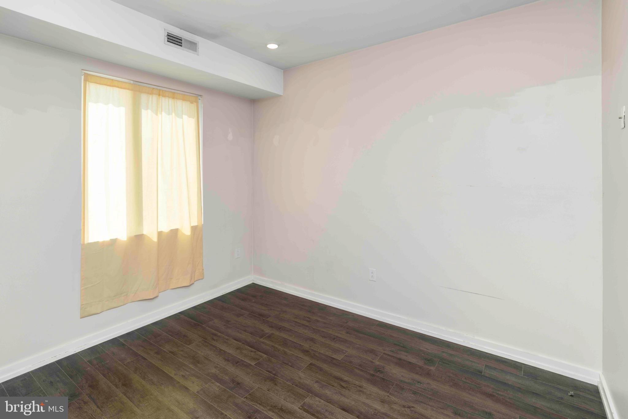 POINT BREEZE - Residential Income