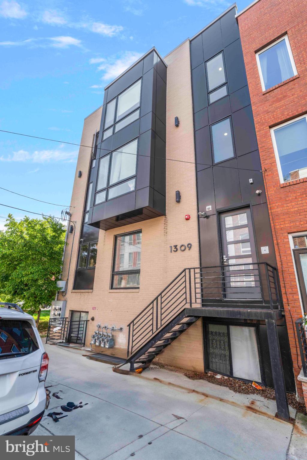 POINT BREEZE - Residential Income