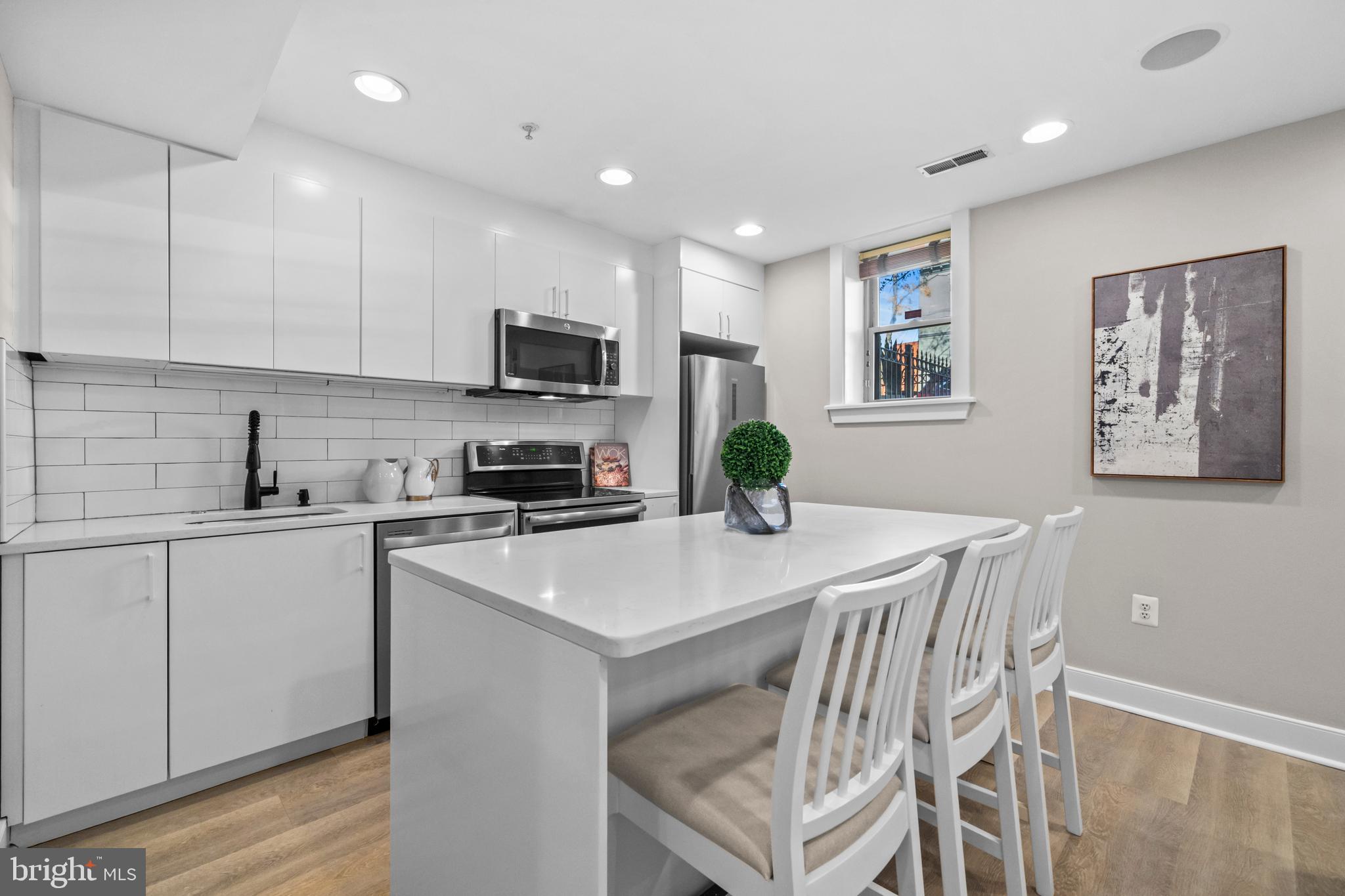 1718 1ST STREET NW 8