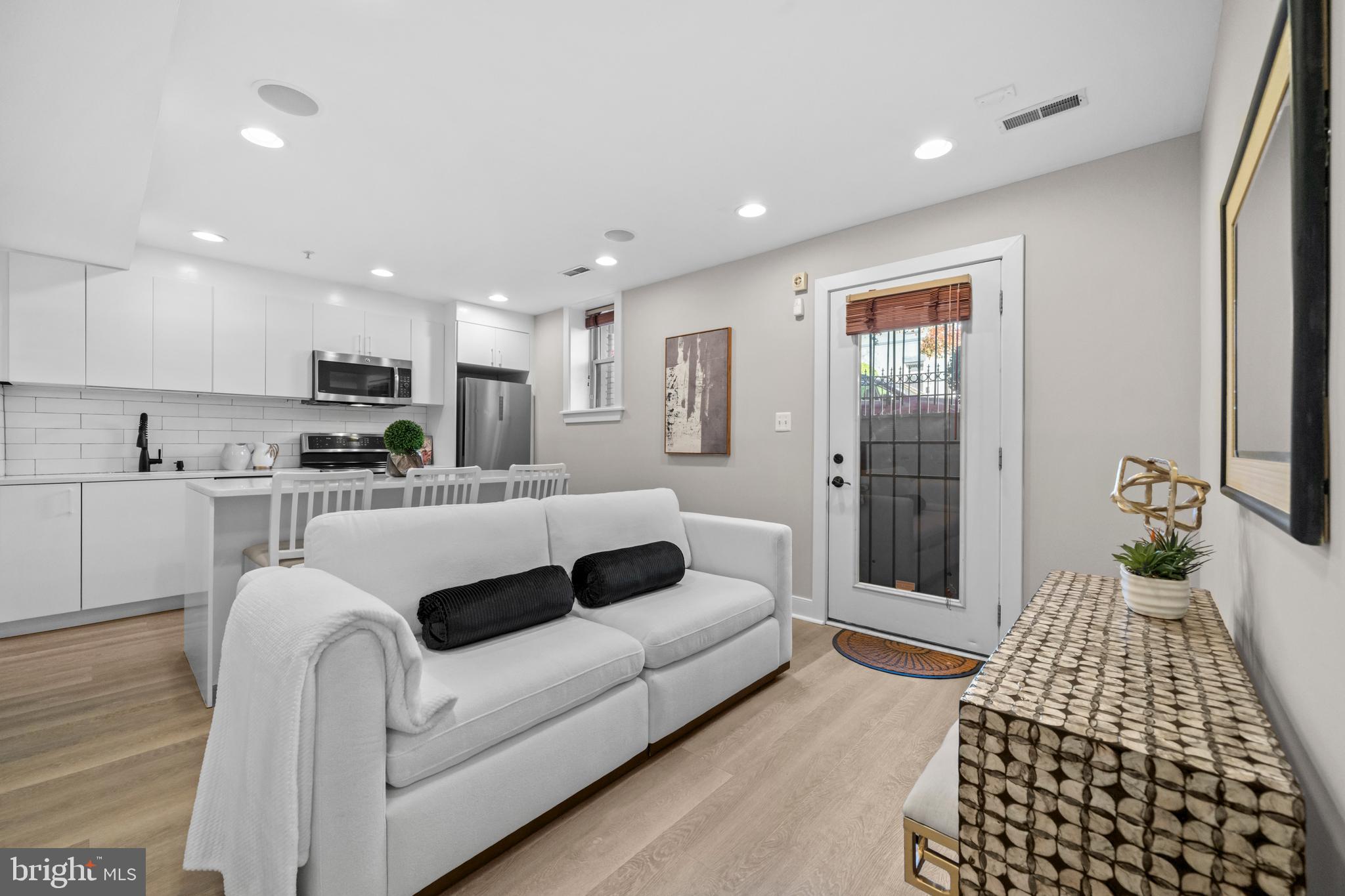 1718 1ST STREET NW 8