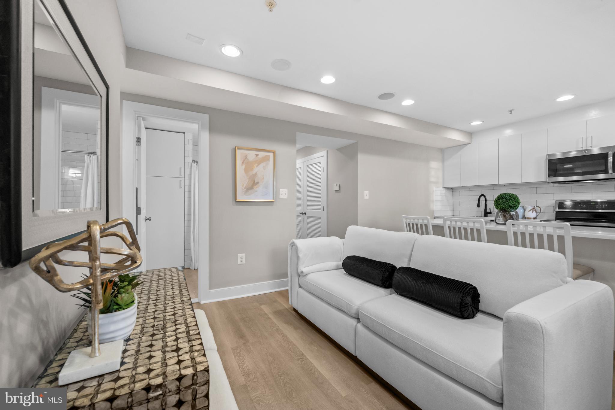 1718 1ST STREET NW 8