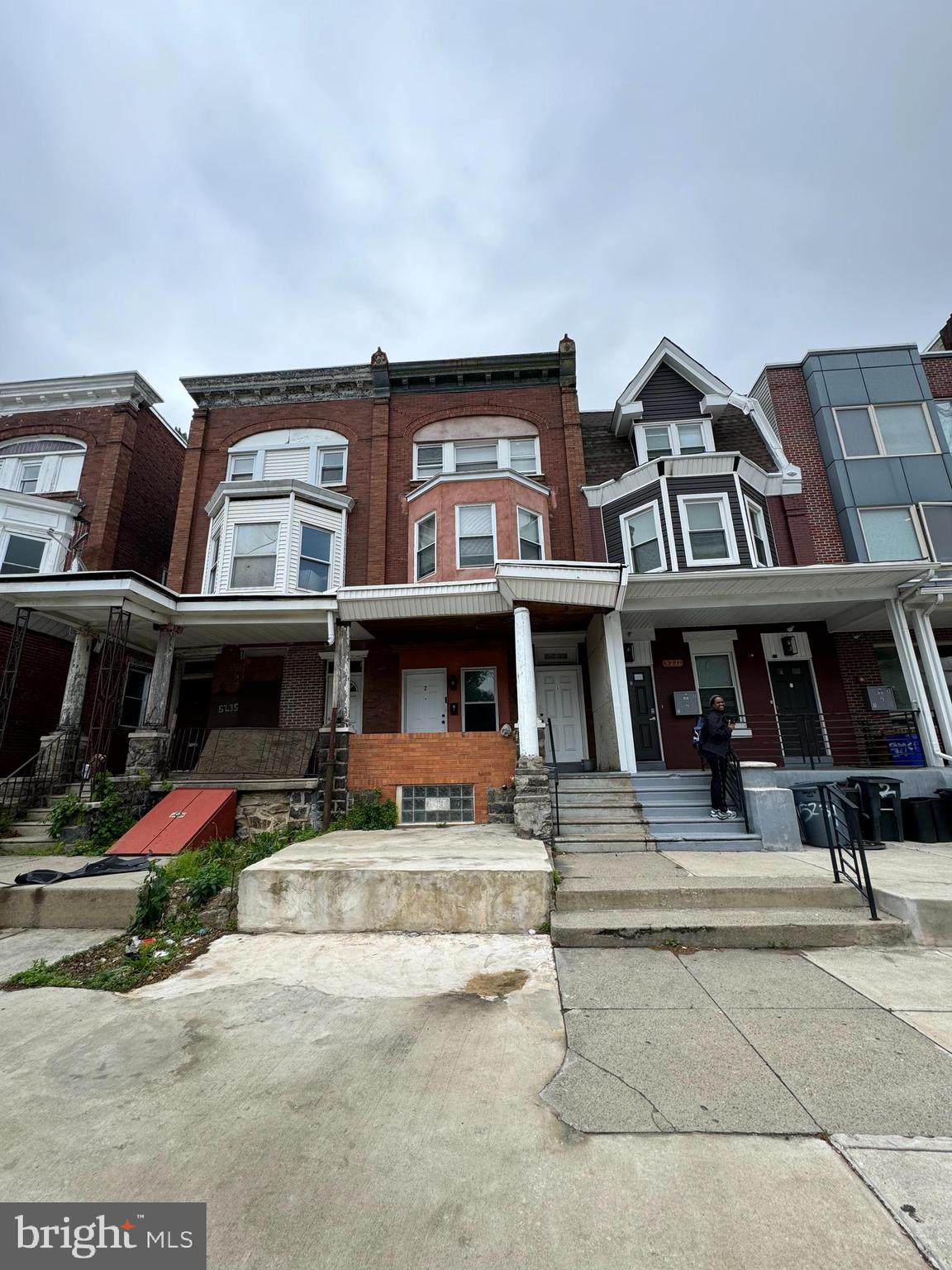 Available now at 5423 Chester Ave, this fully occupied duplex is a turnkey investment opportunity located in the Kingsessing neighborhood of Philadelphia. Generating a solid $3,000/month in rental income, this property is ideal for investors seeking reliable cash flow in a growing area.
Unit Breakdown:
Unit 1: 1 Bed / 1 Bath | Rented at $1,200/month
Unit 2: 4 Bed / 1.5 Bath | Rented at $1,800/month
Both units are currently leased with stable tenants in place. Located near public transportation, parks, and local amenities, this property offers long-term rental appeal in an established West Philadelphia community.
