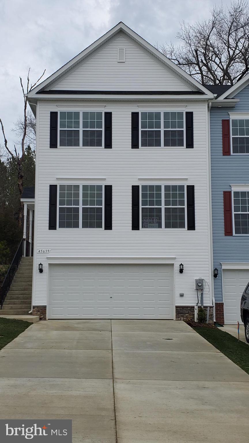 ELIZABETH HILLS - Residential