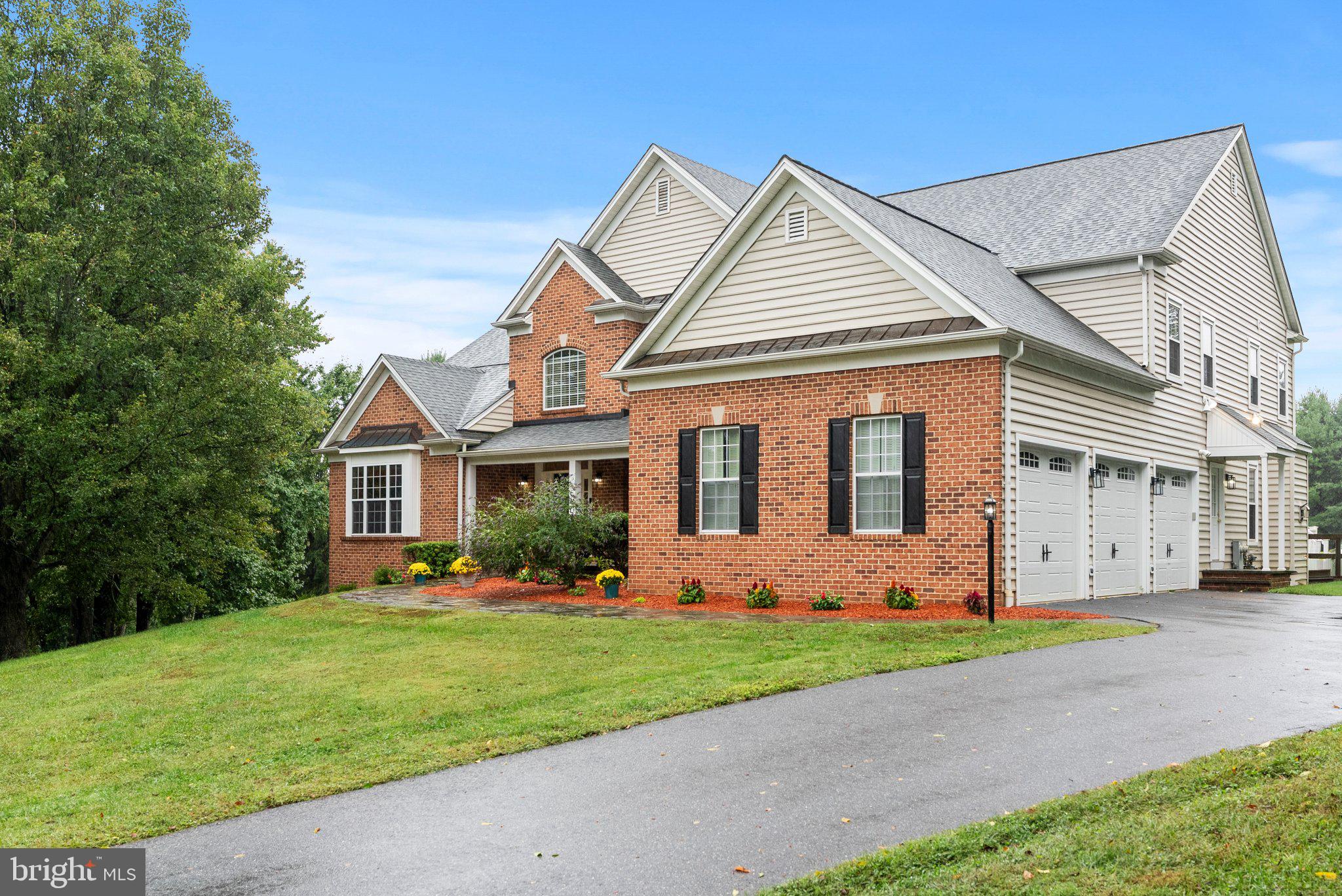 8 DEER CREEK COURT
