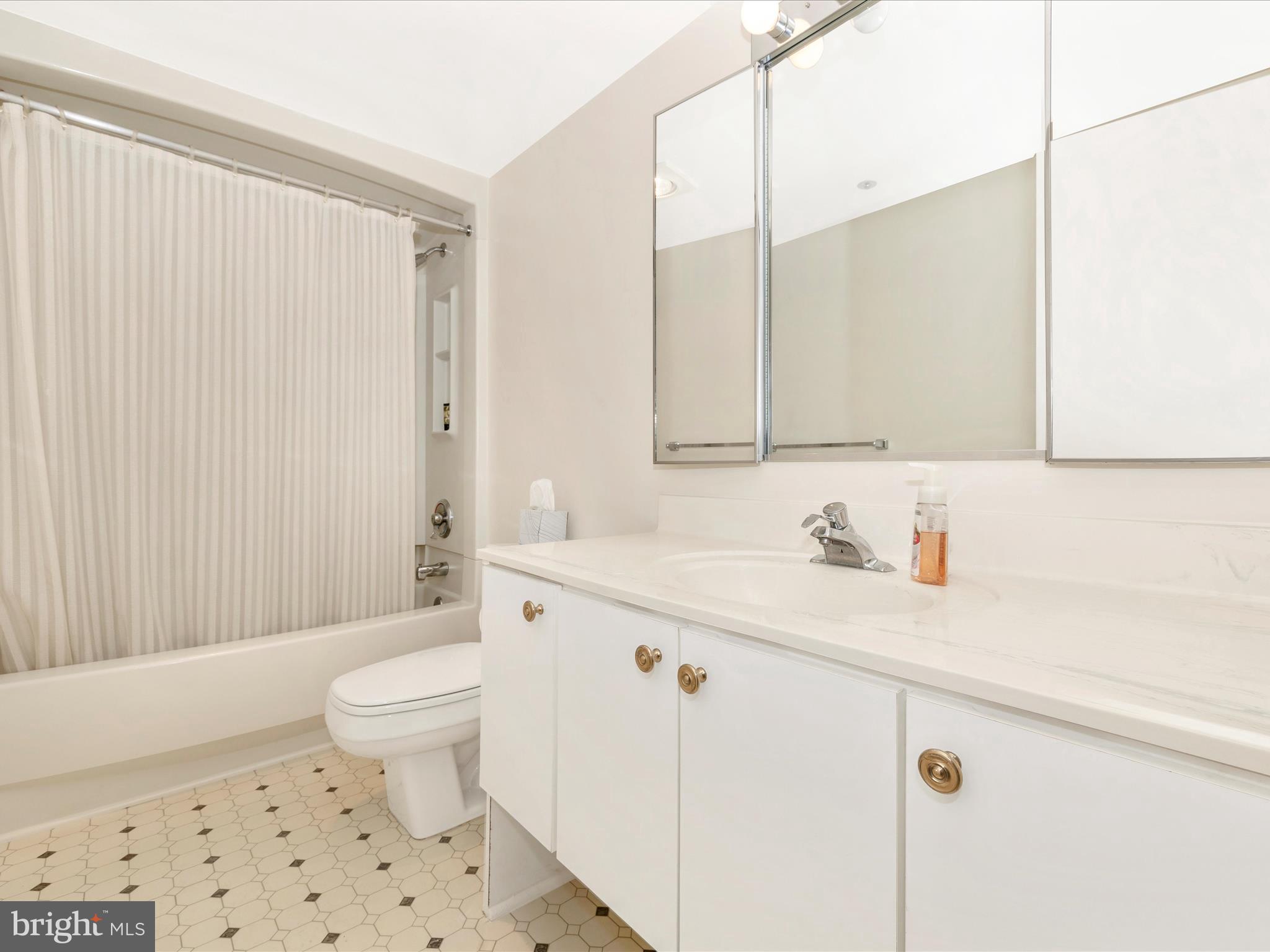 LEISURE WORLD - Residential