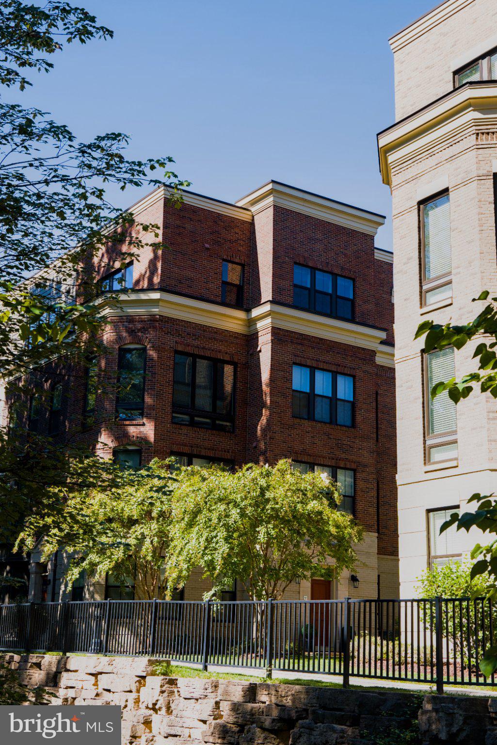 532 HARBORVIEW DR.