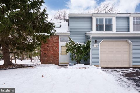 Photo of 71 Avebury Place, SOMERSET, NJ 08873 (MLS # NJSO2005146)