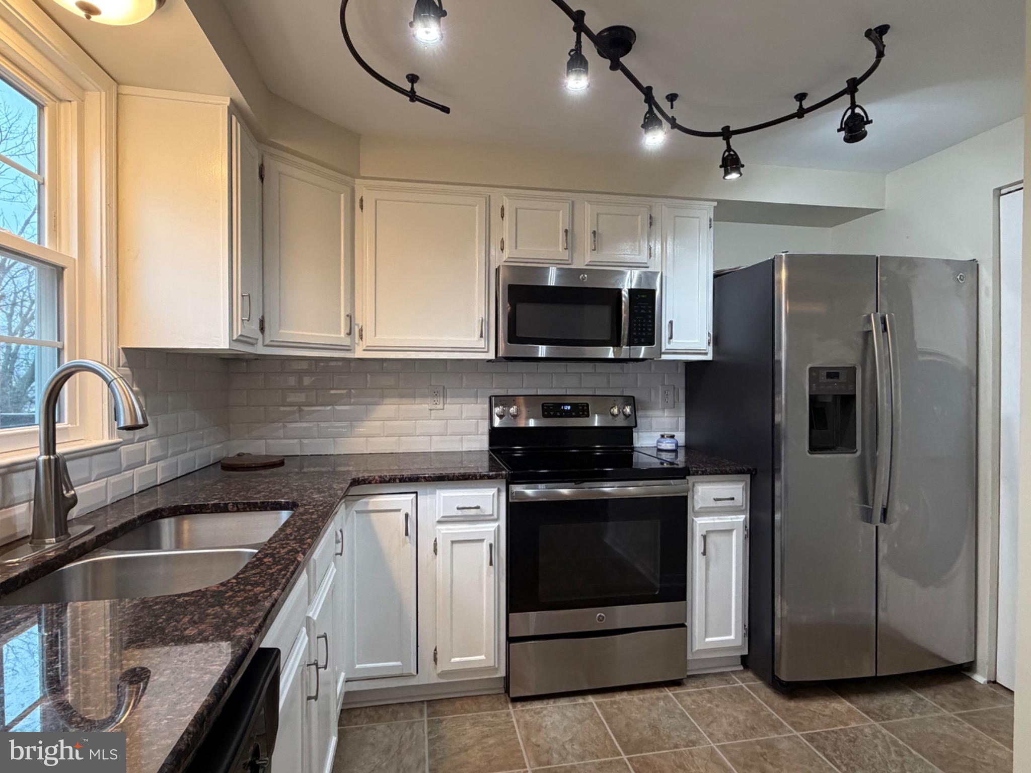 ROLLING MEADOWS - Residential