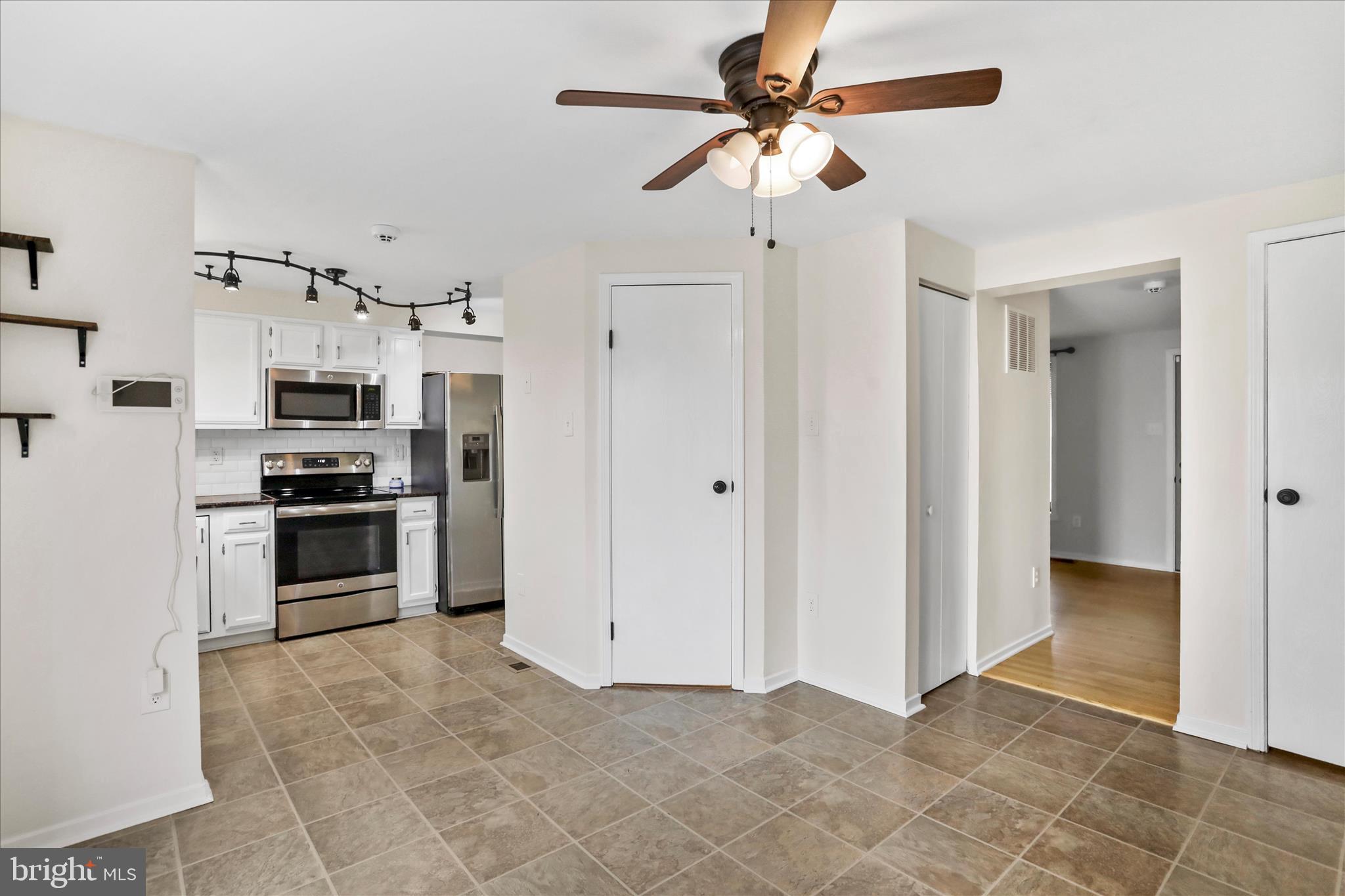 ROLLING MEADOWS - Residential