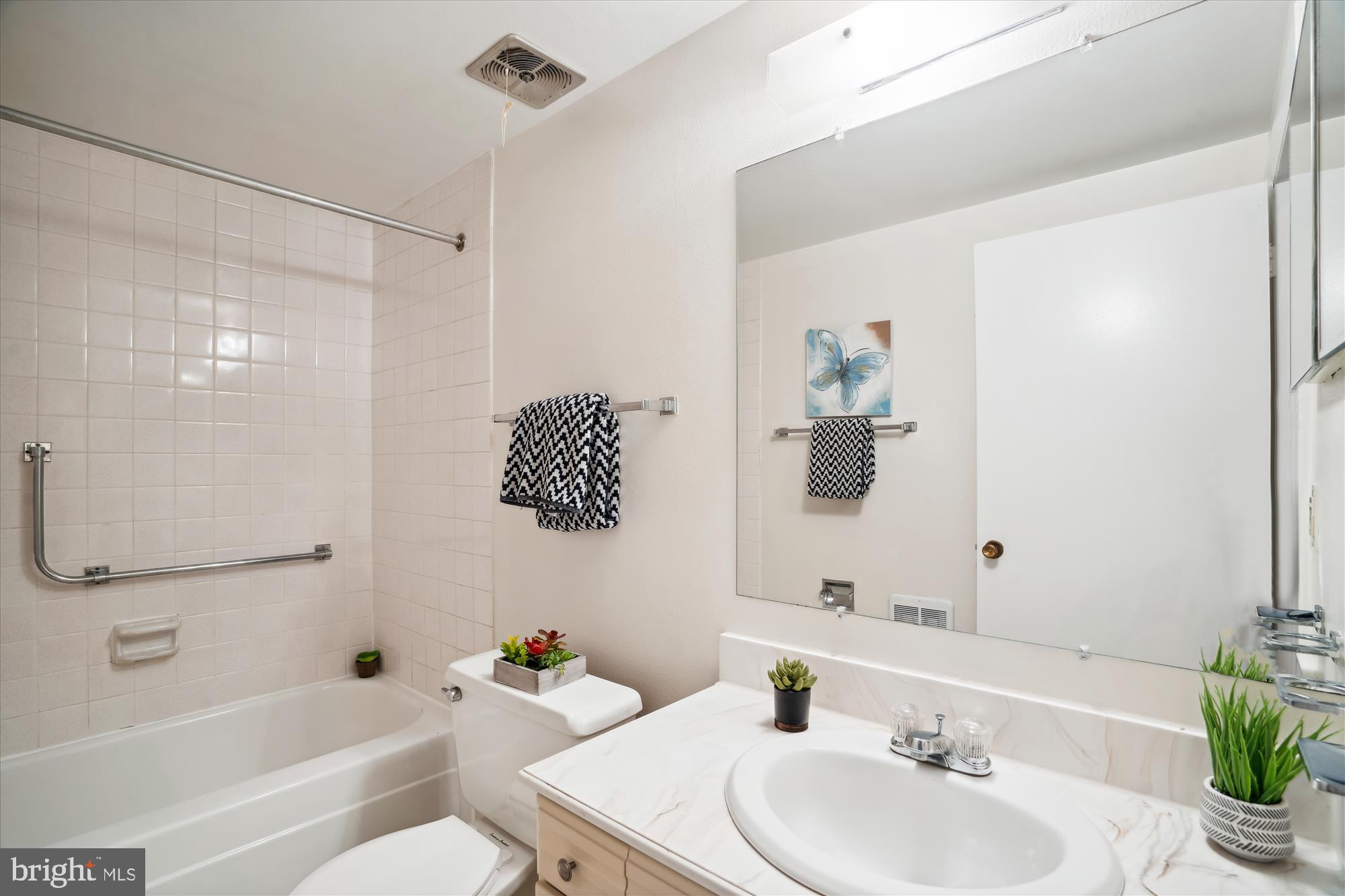 LEISURE WORLD - Residential