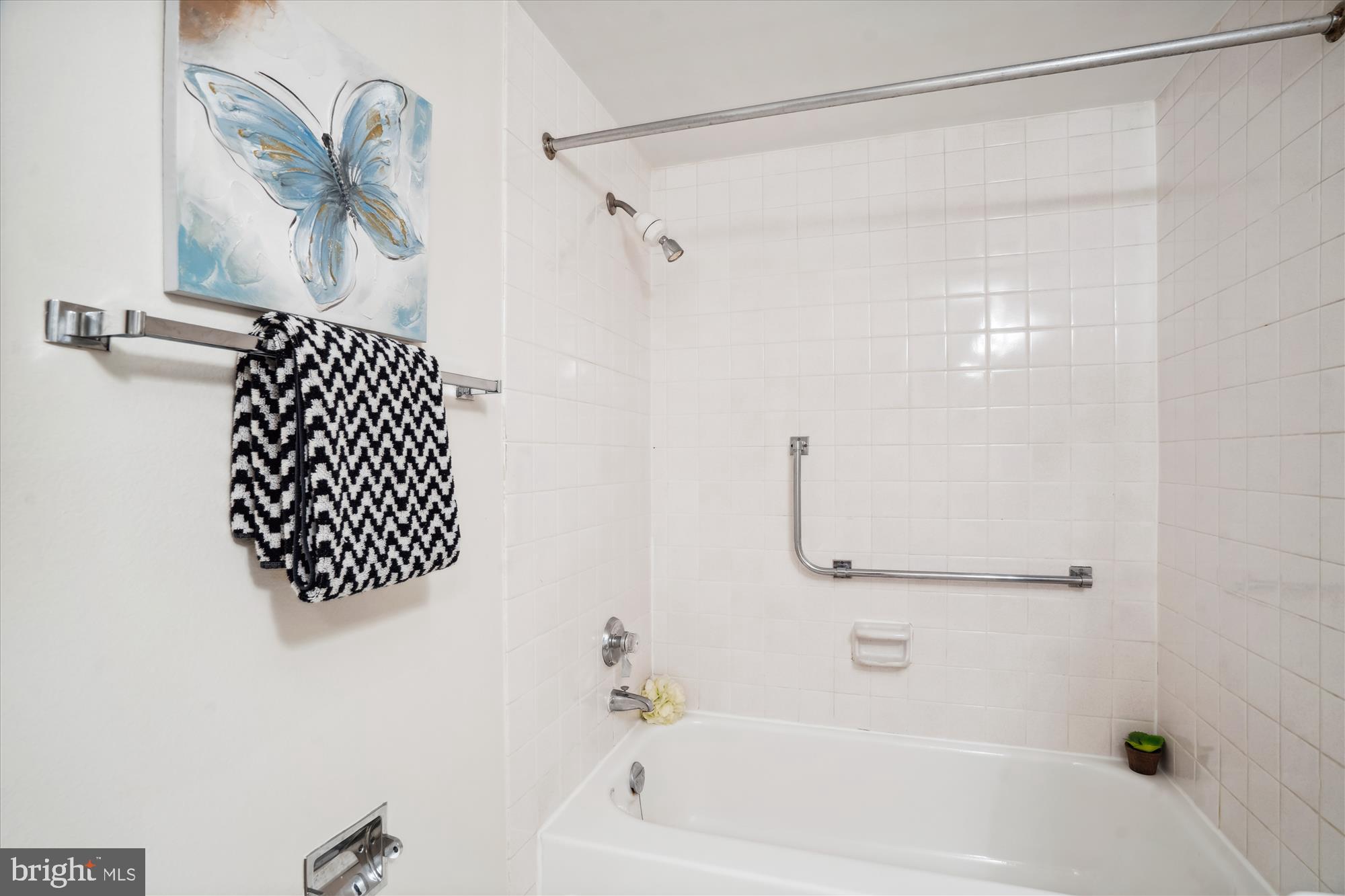 LEISURE WORLD - Residential