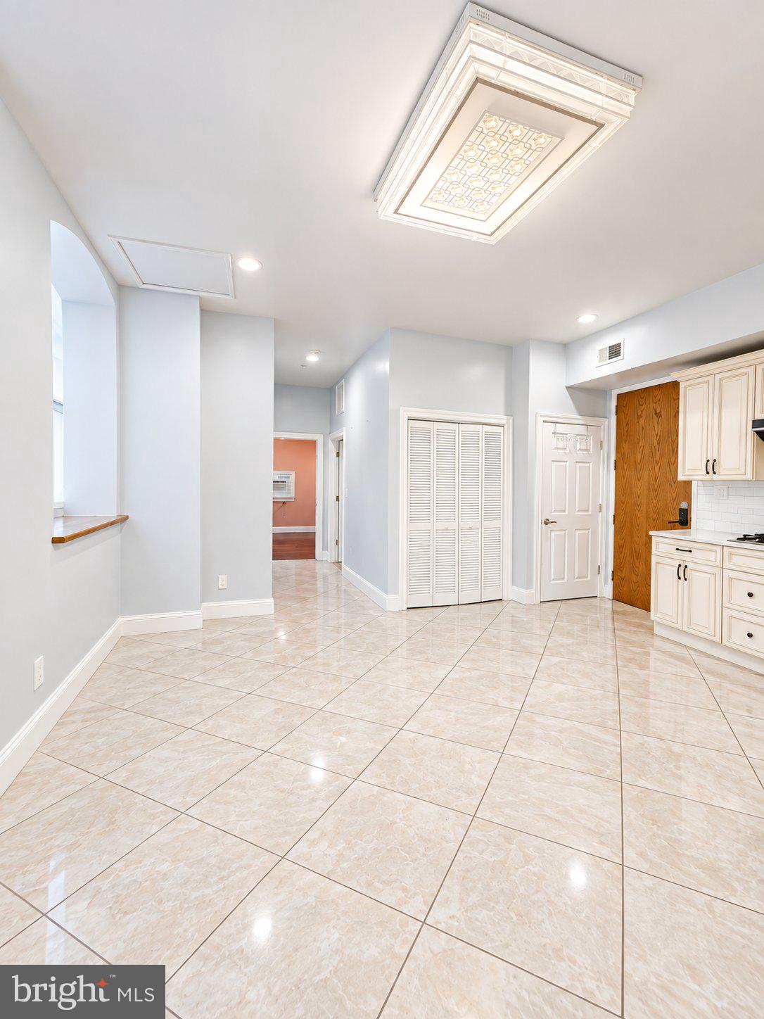 926-928 RACE STREET 4C