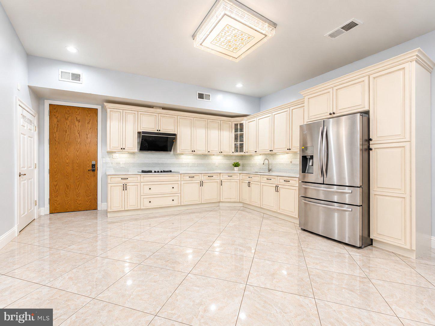 926-928 RACE STREET 4C