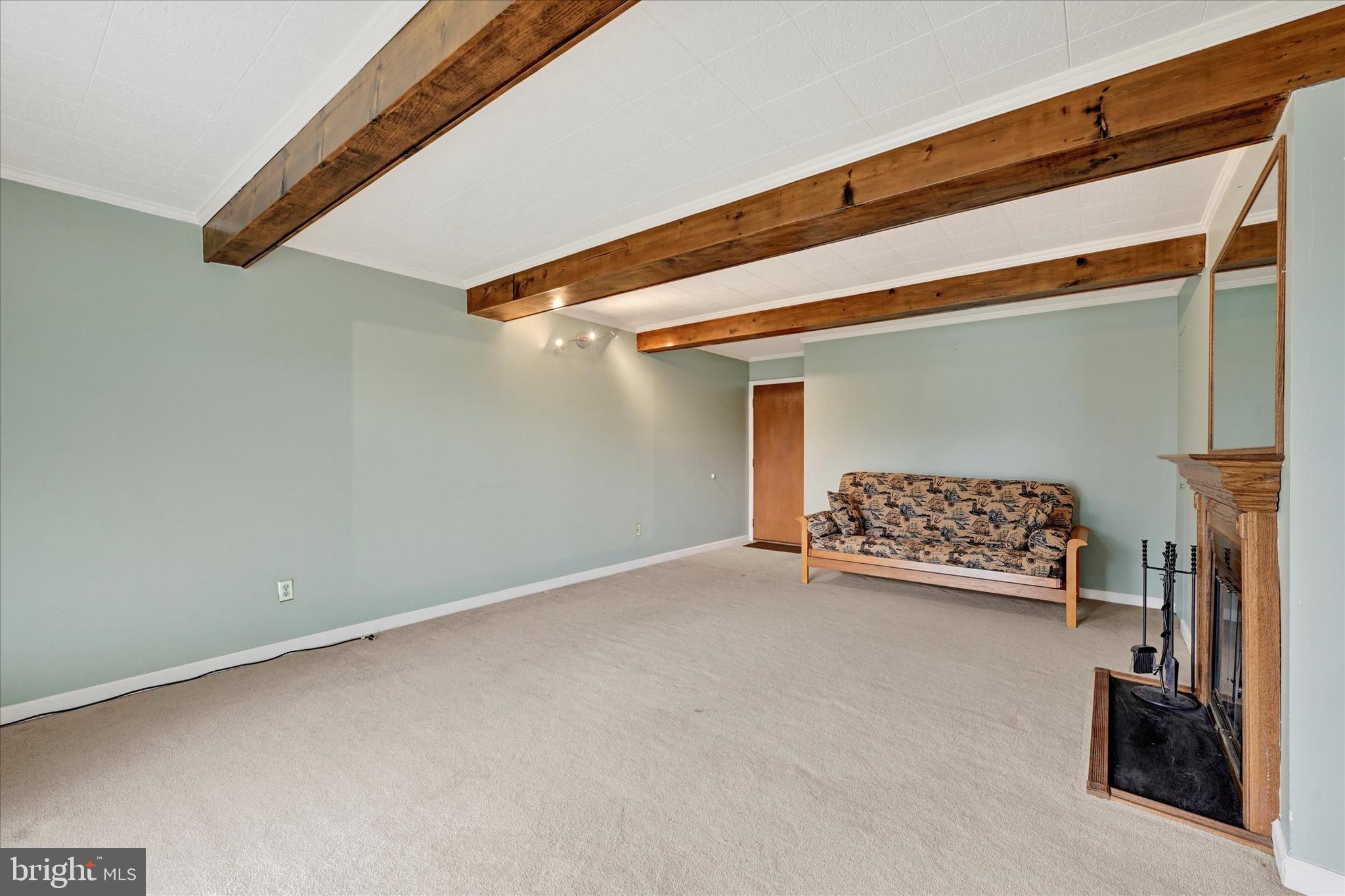 8 WARREN LODGE COURT 1-B