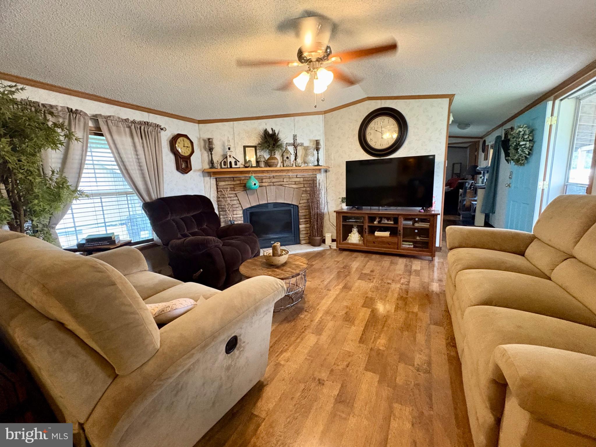20 CIRCLE DRIVE