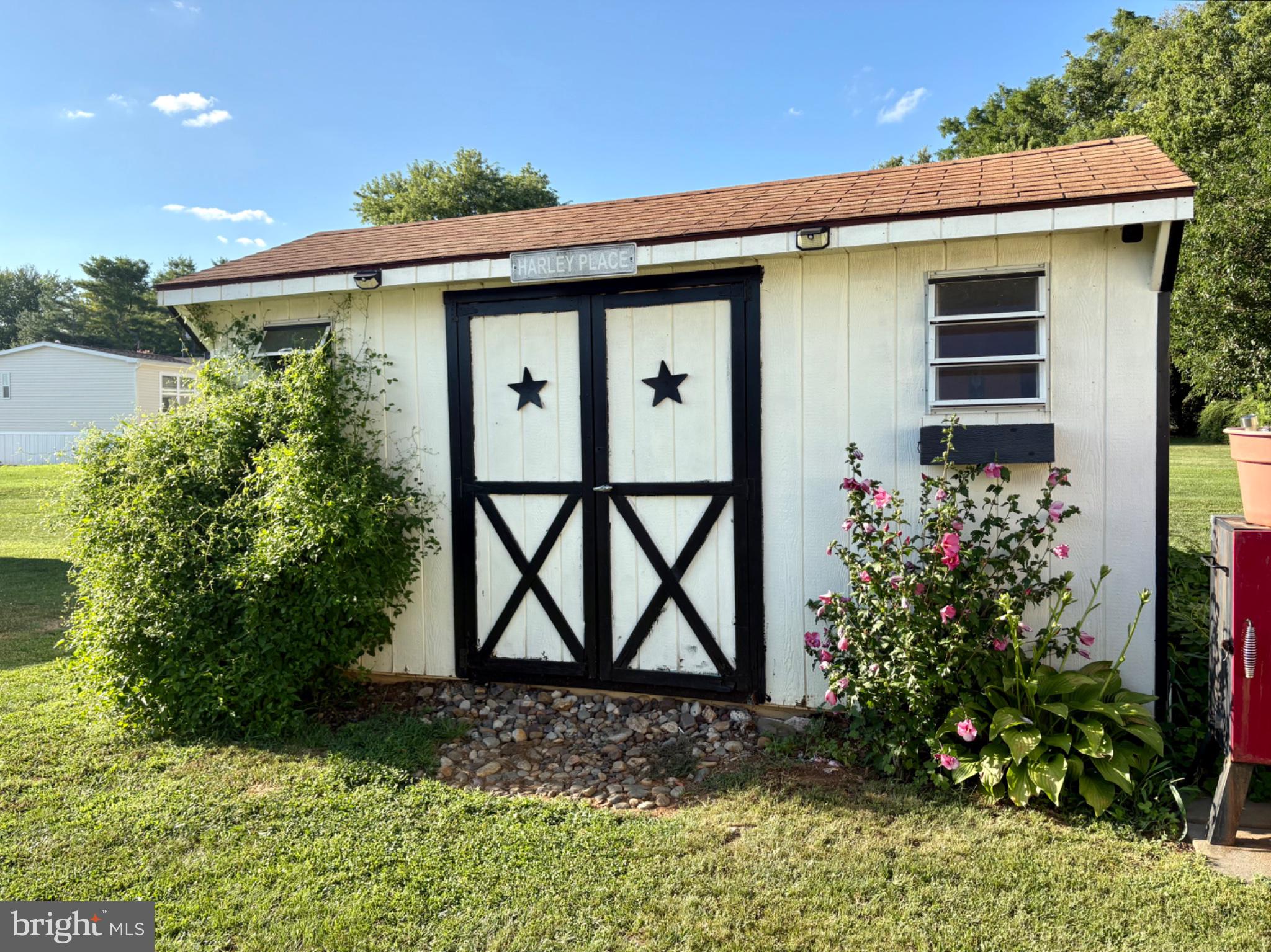 20 CIRCLE DRIVE