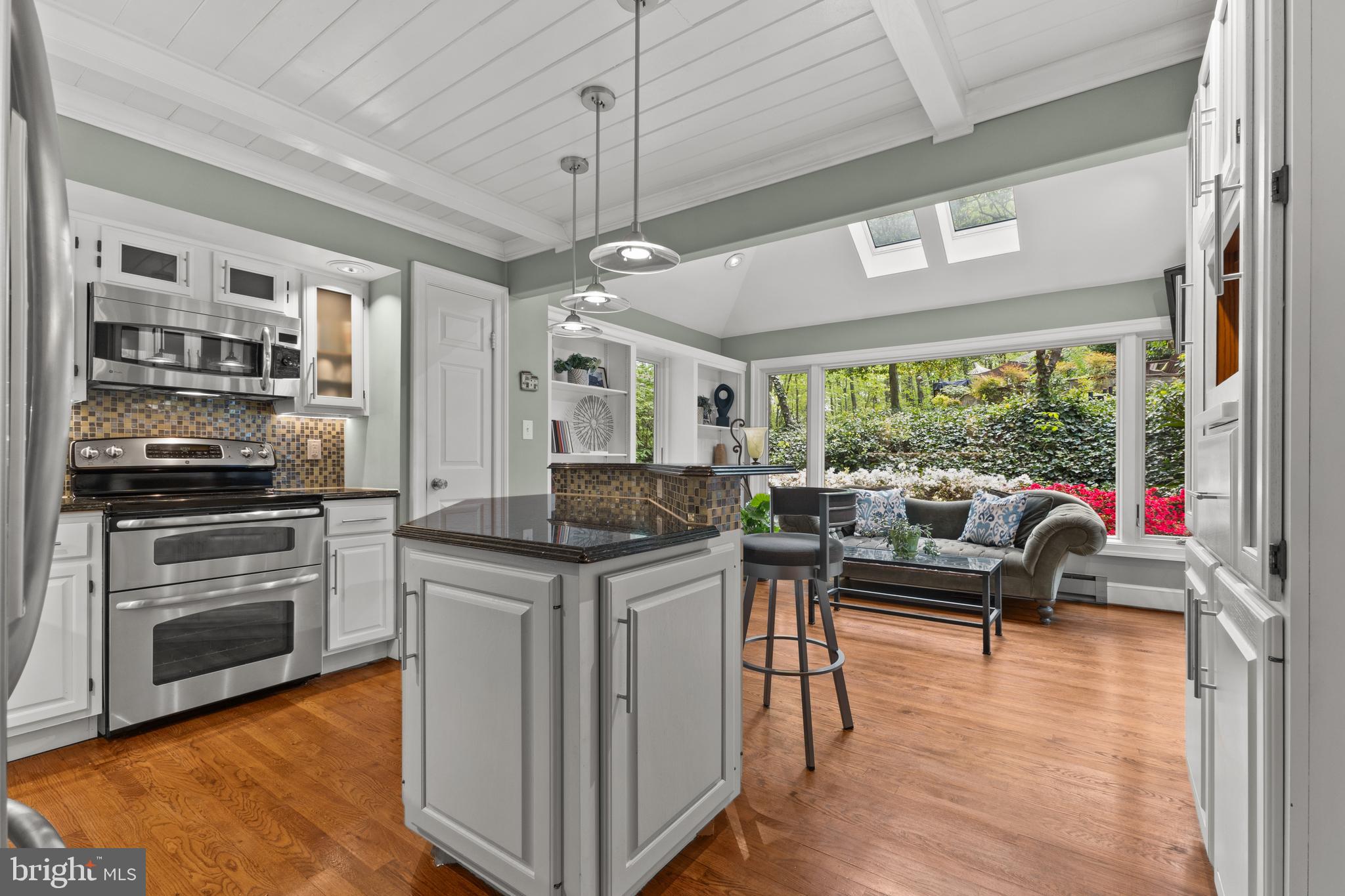 1605 MASON HILL DRIVE