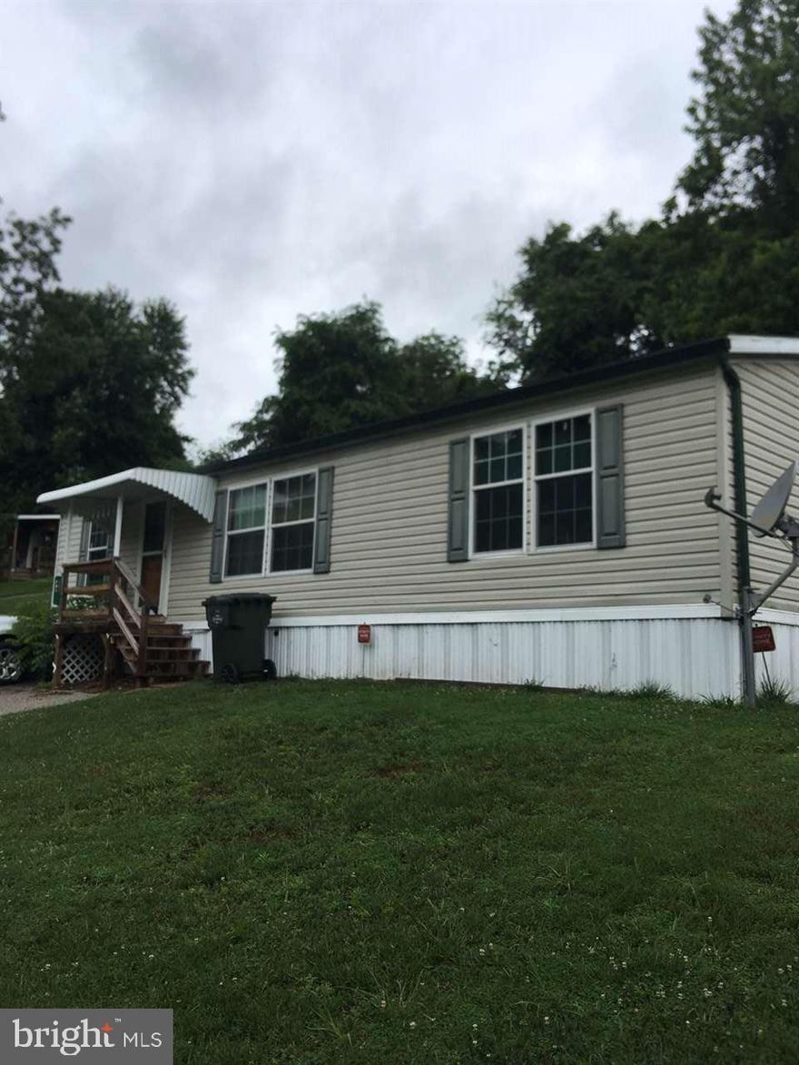 Charming 3 bedroom double wide in Eastern Schools! Nice floor plan!