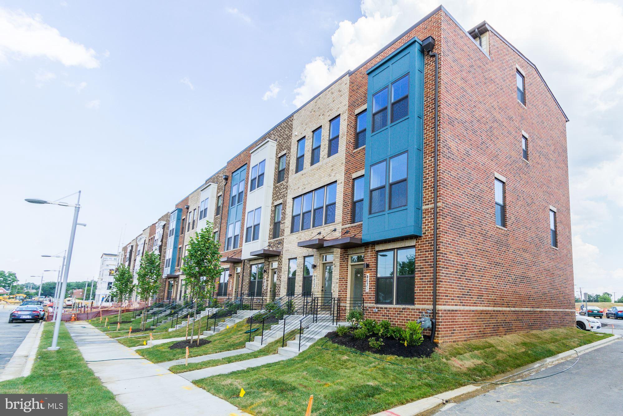IMMEDIATE MOVE IN! NEW CONSTRUCTION Clarendon Urban 4 Story END UNIT at Village at Town Square! 3 BR, 3 full baths, 1 half bath! Upgraded kitchen and bathroom package! Stainless steel appliances, granite countertops, Fourth floor bedroom with ensuite bath, loft space, and roof top deck! Main level kitchen, dining, and living space perfect for entertaining! One car rear-entry garage. $12,500 towards closing costs with the use of NVRM! Images shown are representative only. Other home sites available. Sales: M 1-6, Tu-Fr 11-6, Sat 11-5, Su 12-5. TU1005A