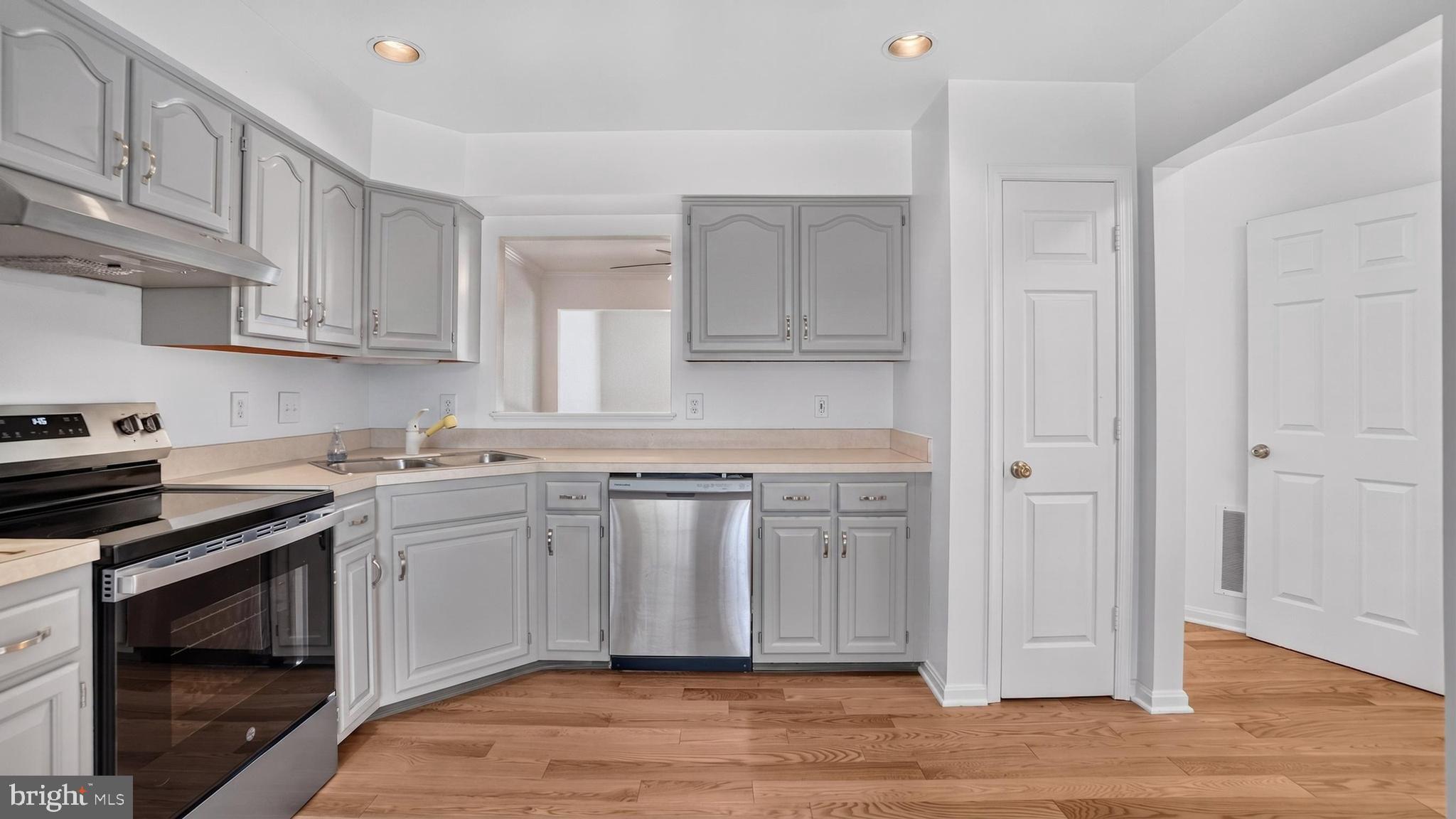 6632 COMMODORE COURT
