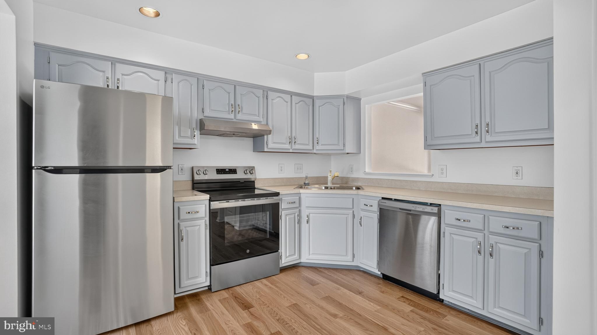 6632 COMMODORE COURT