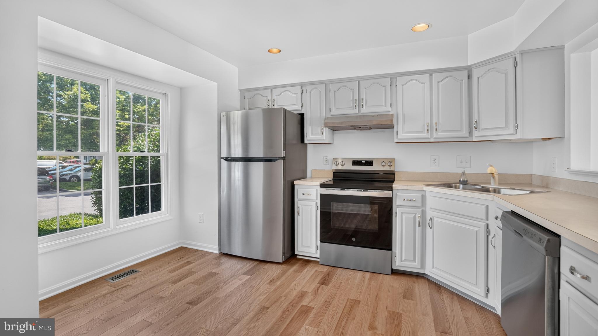 6632 COMMODORE COURT