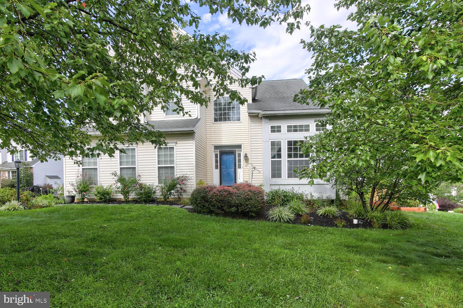Beautiful home built in 2002 with vinyl siding, over 4200 sq ft of living space and in-law suite potential. High ceilings, dramatic windows, gorgeous hardwoods, stainless appliances, main floor laundry and no HOA fees! The daylight basement is finished with a 5th bedroom, office/hobby room, 2nd family room, full bath and loads of storage space! You'll enjoy plenty of space, both indoor and outdoor with plenty of in-home office options. Or set yourself up on the back deck and enjoy the breathtaking views! Located at the end of a cul-de-sac this is not a frequently traveled street yet offers a great sense of community. The entire street gets together several times a year for various events like a Holiday Tour and their famous Tomato Day! If that's not enough, you're also within walking distance of a beautiful walking/biking trail along a creek/stream that is really a secret gem and easy to social distance. Need to travel back and forth to the city? The Elwyn line is being extended and the new station is just a stones throw away. Located with easy access to Philadelphia, Wilmington, Media & West Chester as well as many major roadways. Glen Mills and Wilmington shopping and restaurants are super close as well! Penn Delco schools!