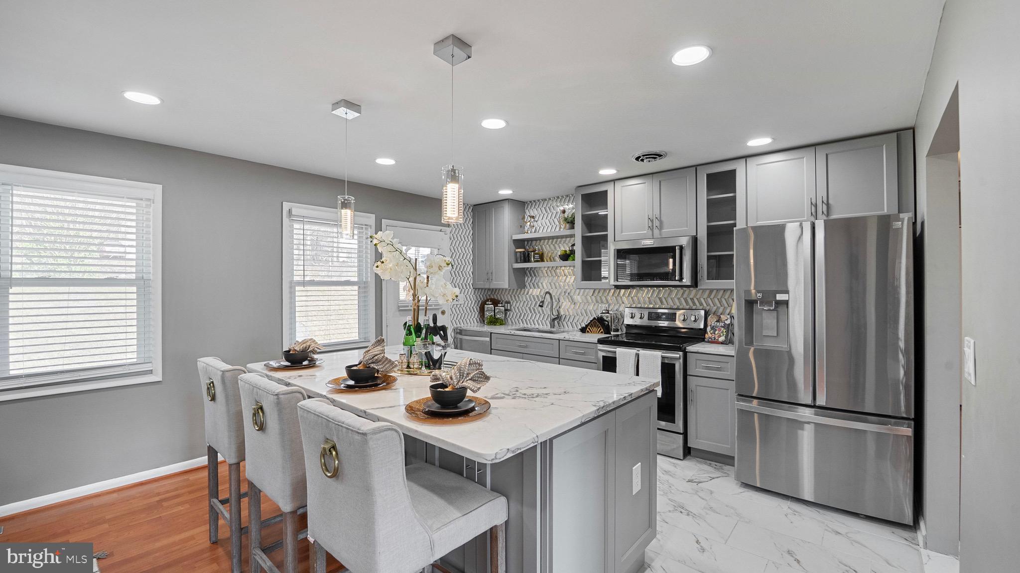 WOODBRIDGE VALLEY - Residential