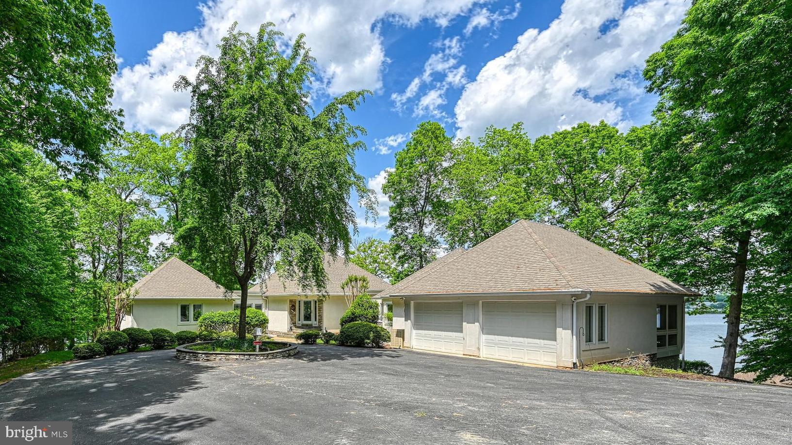40 GRANDVIEW DRIVE