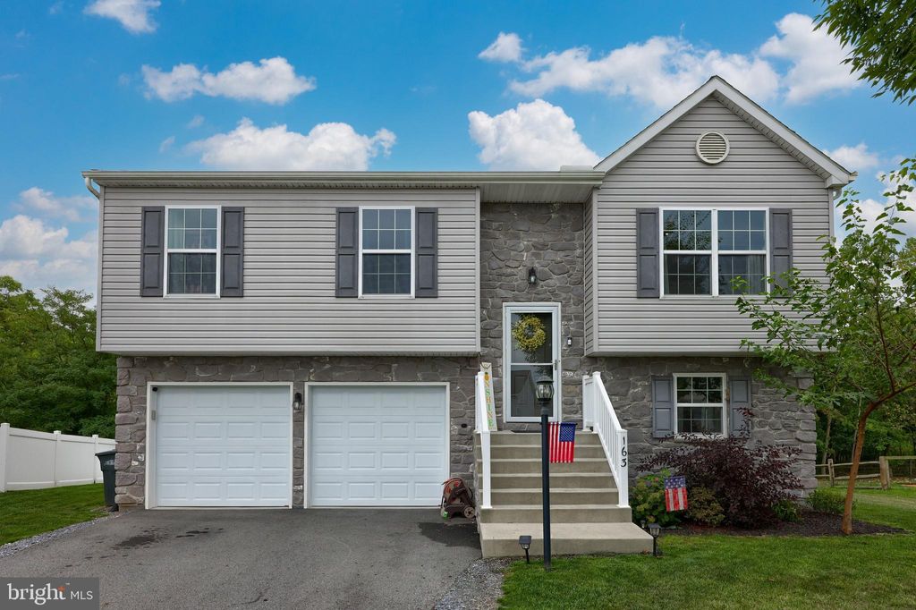 Photo of 163 PENN OAK DR, BAINBRIDGE, PA 17502 (MLS # PALA2040088)