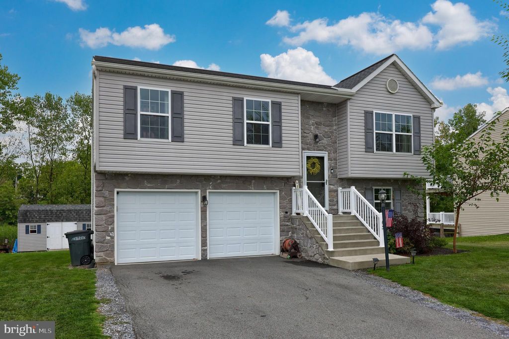 Photo of 163 PENN OAK DR, BAINBRIDGE, PA 17502 (MLS # PALA2040088)