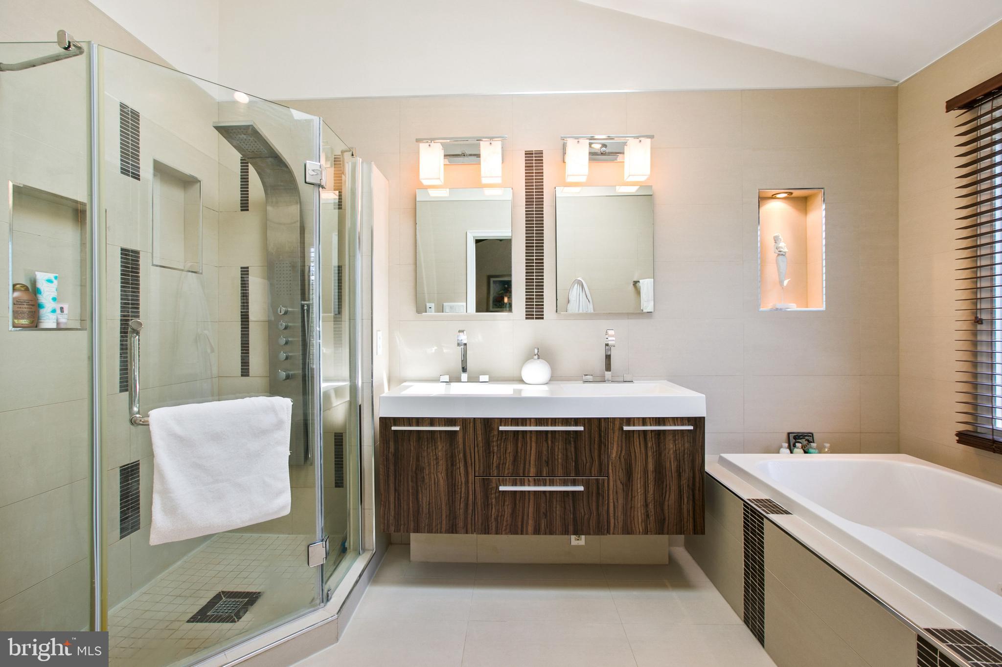 SUMMIT CHASE - Residential