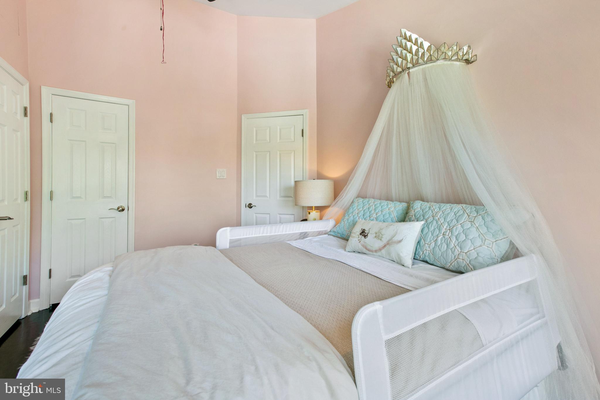 SUMMIT CHASE - Residential